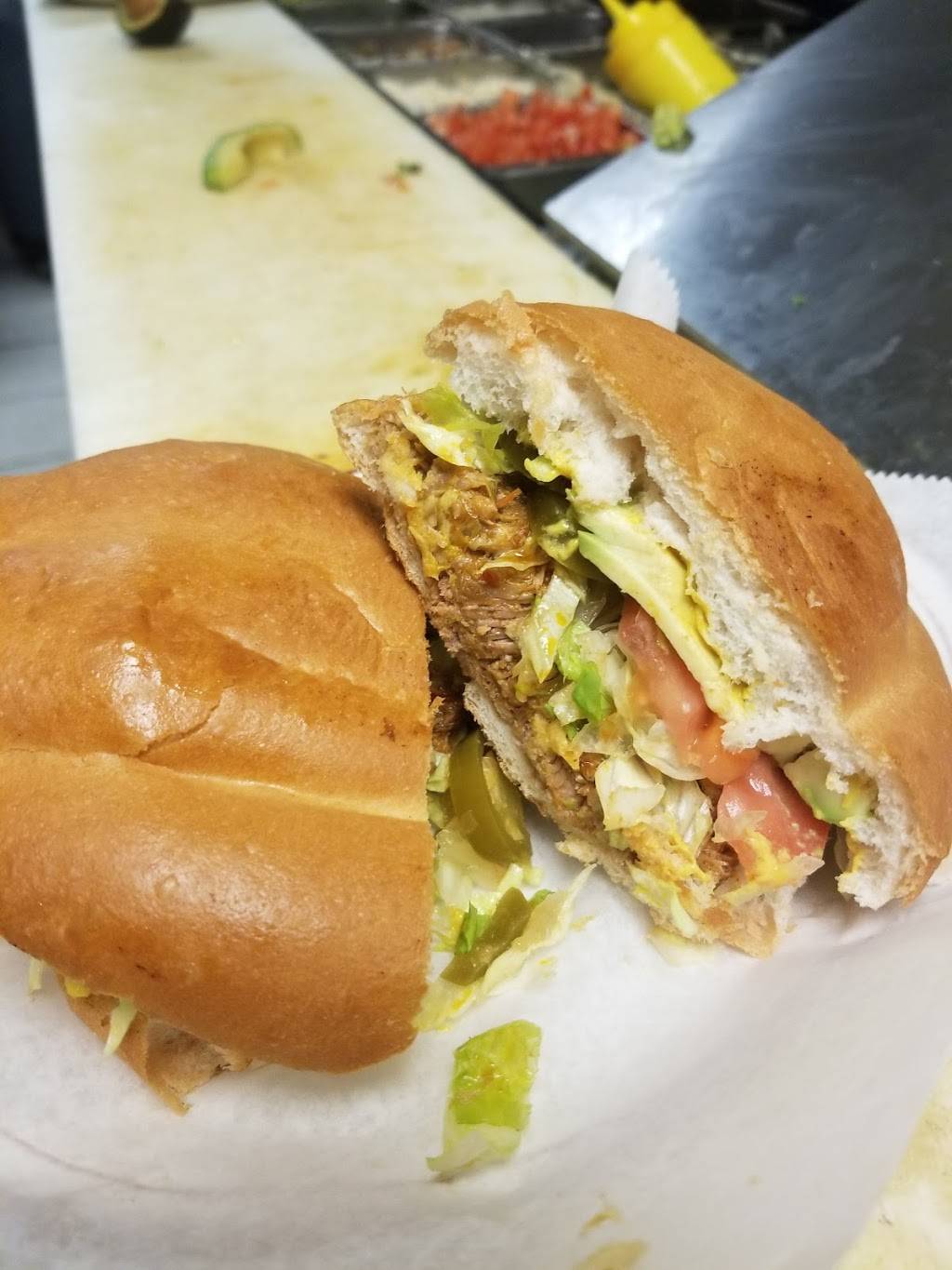 La Quebrada | restaurant | 723 S Broadway, Aurora, IL 60505, USA | 6308962535 OR +1 630-896-2535