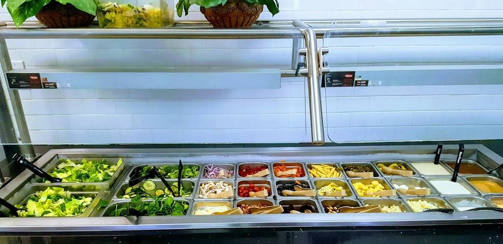 Round Table Pizza | meal delivery | 2854 Mountain Blvd, Oakland, CA 94602, USA | 5103363333 OR +1 510-336-3333