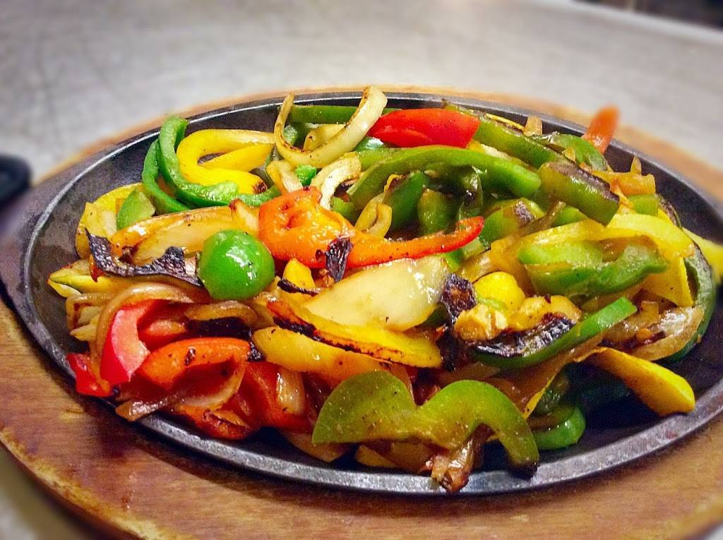 Mis Tres Potrillos Mexican Restaurant | restaurant | 5191 075 N, Parkersburg, IL 62452, USA | 6184425180 OR +1 618-442-5180