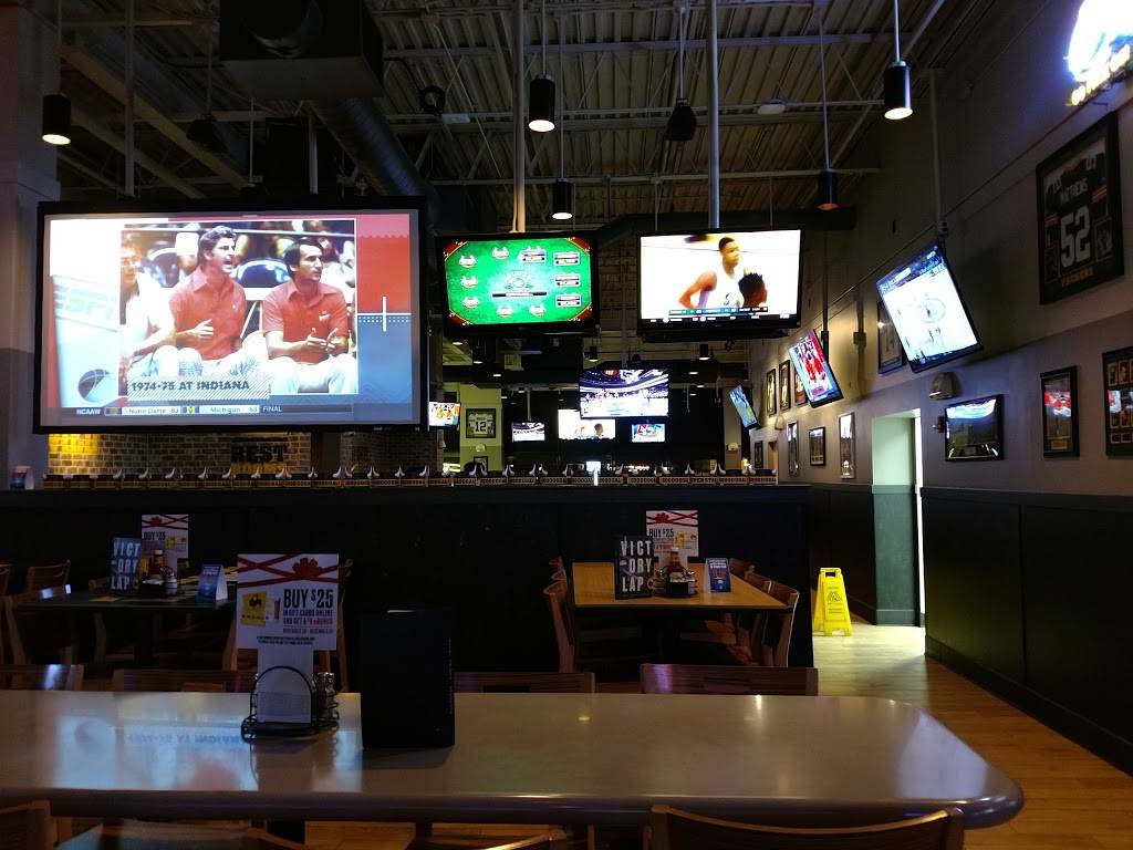 Buffalo Wild Wings | restaurant | 2950 S 108th St, West Allis, WI 53227, USA | 4144311100 OR +1 414-431-1100