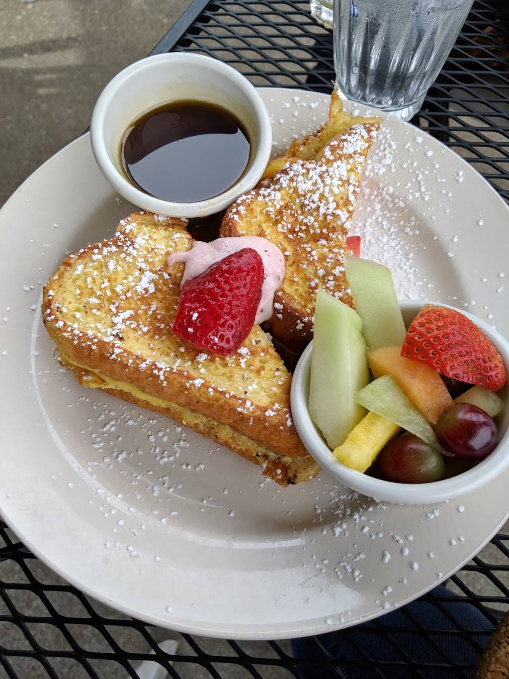 Breakfast Club | restaurant | 30600 John R Rd, Madison Heights, MI 48071, USA | 2483079090 OR +1 248-307-9090