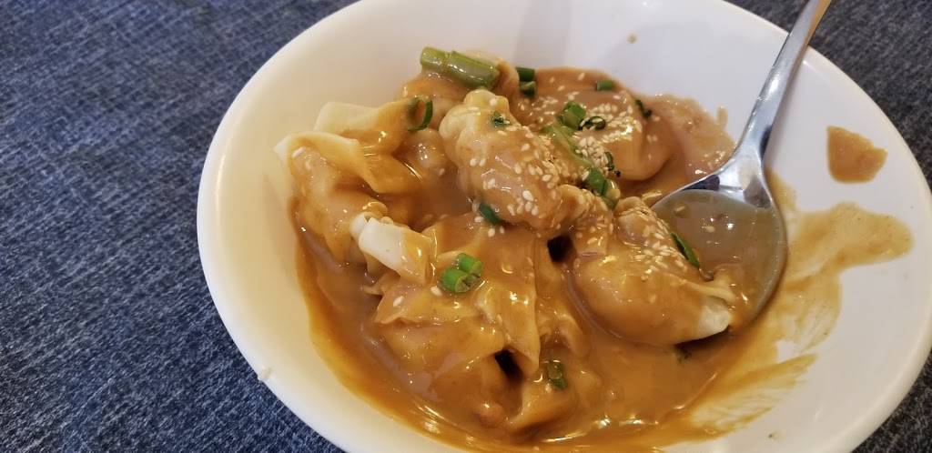 Kum Mon Restaurant | restaurant | 6565 Chemin de la Côte-des-Neiges, Montréal, QC H3S 2A5, Canada | 5147336029 OR +1 514-733-6029