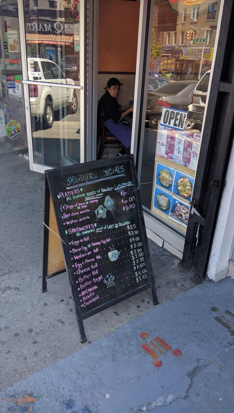 New Broadway Pizza Coffee Shop | restaurant | 4312 Broadway, New York, NY 10033, USA | 2129276250 OR +1 212-927-6250