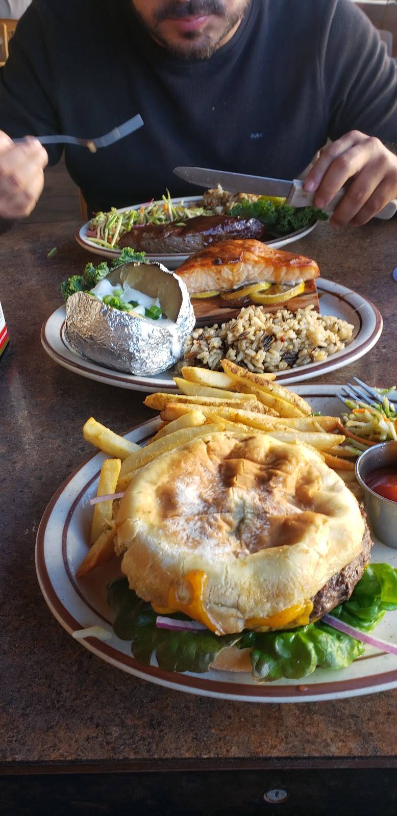 Winchesters Grill & Saloon | restaurant | 2815, 632 E Main St, Ventura, CA 93001, USA | 8056537446 OR +1 805-653-7446