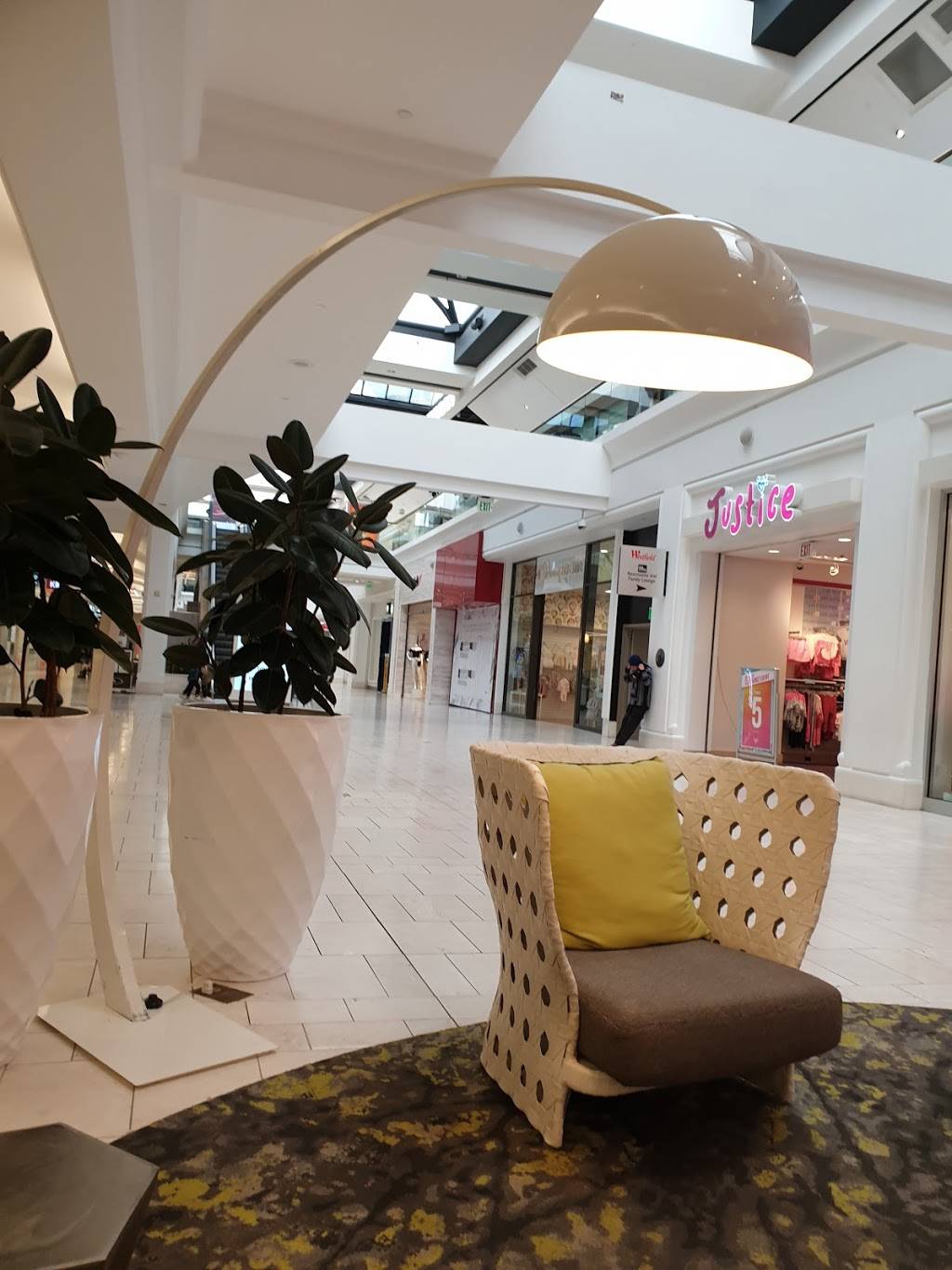 Westfield Fashion Square | shopping mall | 14006 Riverside Dr, Sherman Oaks, CA 91423, USA | 8187830550 OR +1 818-783-0550