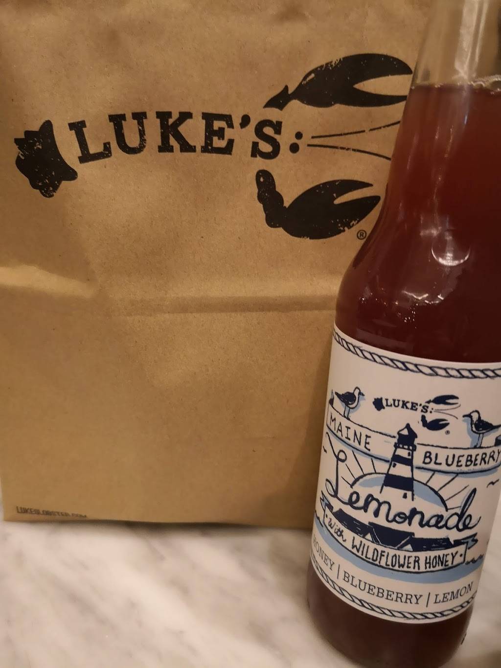 Lukes Lobster Plaza Food Hall - Temporarily Closed | restaurant | 1 W 59th St, New York, NY 10019, USA | 6467553227 OR +1 646-755-3227