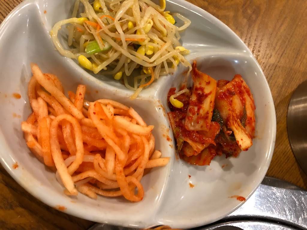 Korean Palace Restaurant | restaurant | 610 Somerset St W, Ottawa, ON K1R 5K4, Canada | 6133213911 OR +1 613-321-3911