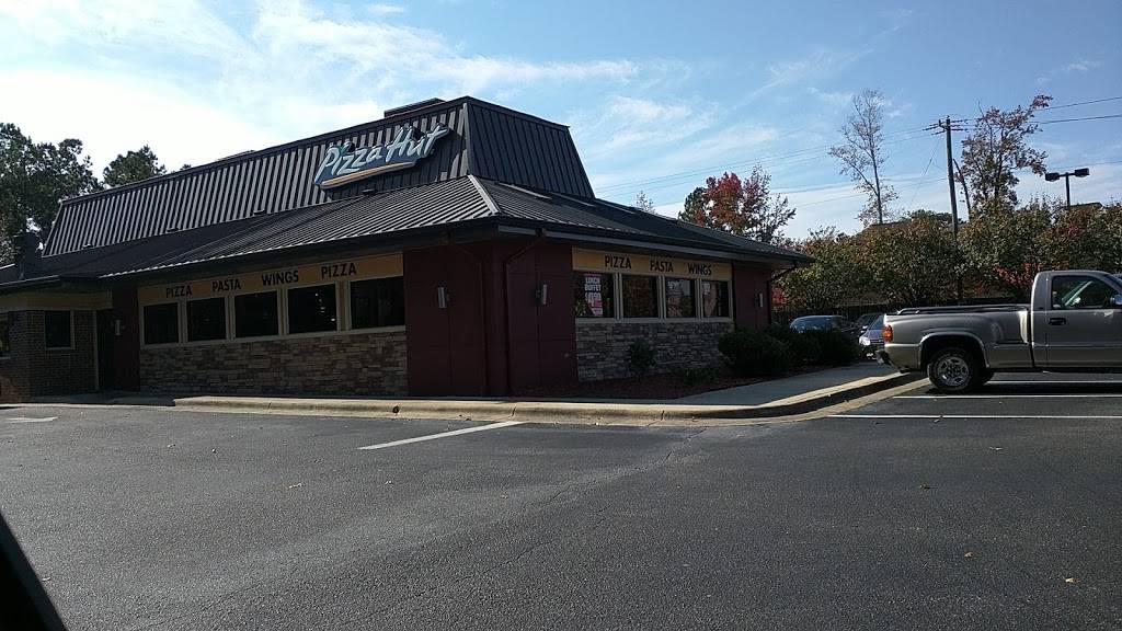 Pizza Hut | restaurant | 832 W 3rd St, Pembroke, NC 28372, USA | 9105210210 OR +1 910-521-0210