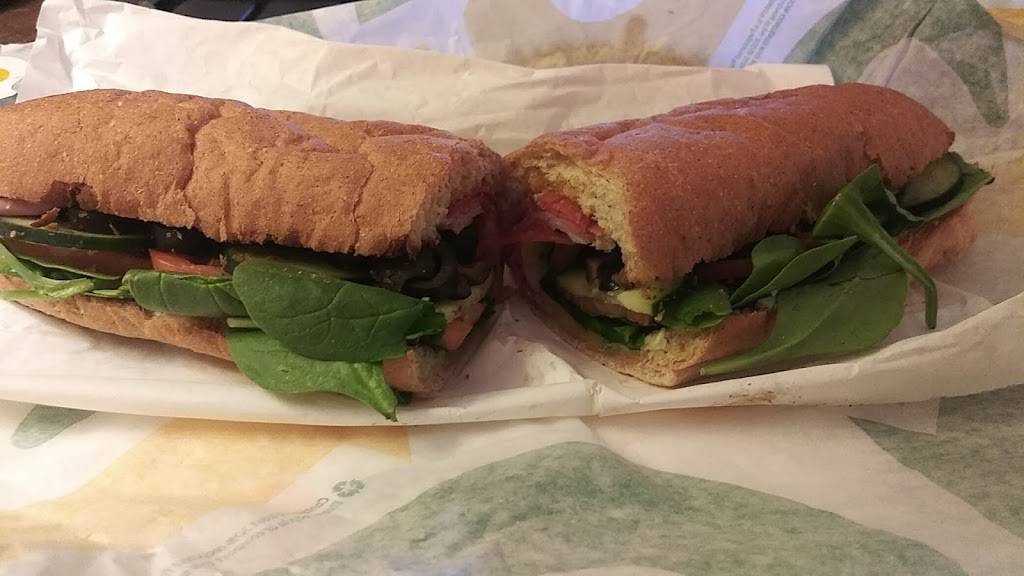 Subway | restaurant | 67244 Gratiot Ave, Richmond, MI 48062, USA | 5867272597 OR +1 586-727-2597
