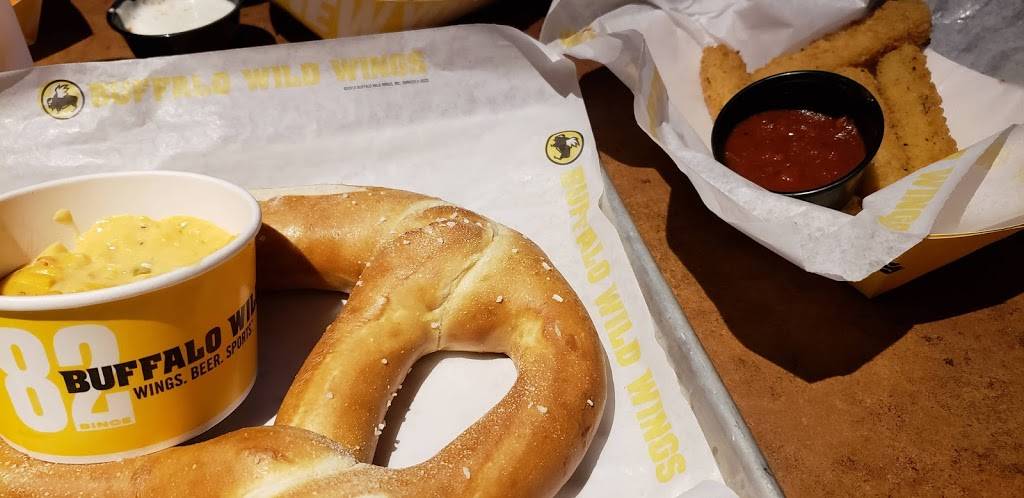 Buffalo Wild Wings | restaurant | 8440 Castleton Corner Dr, Indianapolis, IN 46250, USA | 3175772999 OR +1 317-577-2999