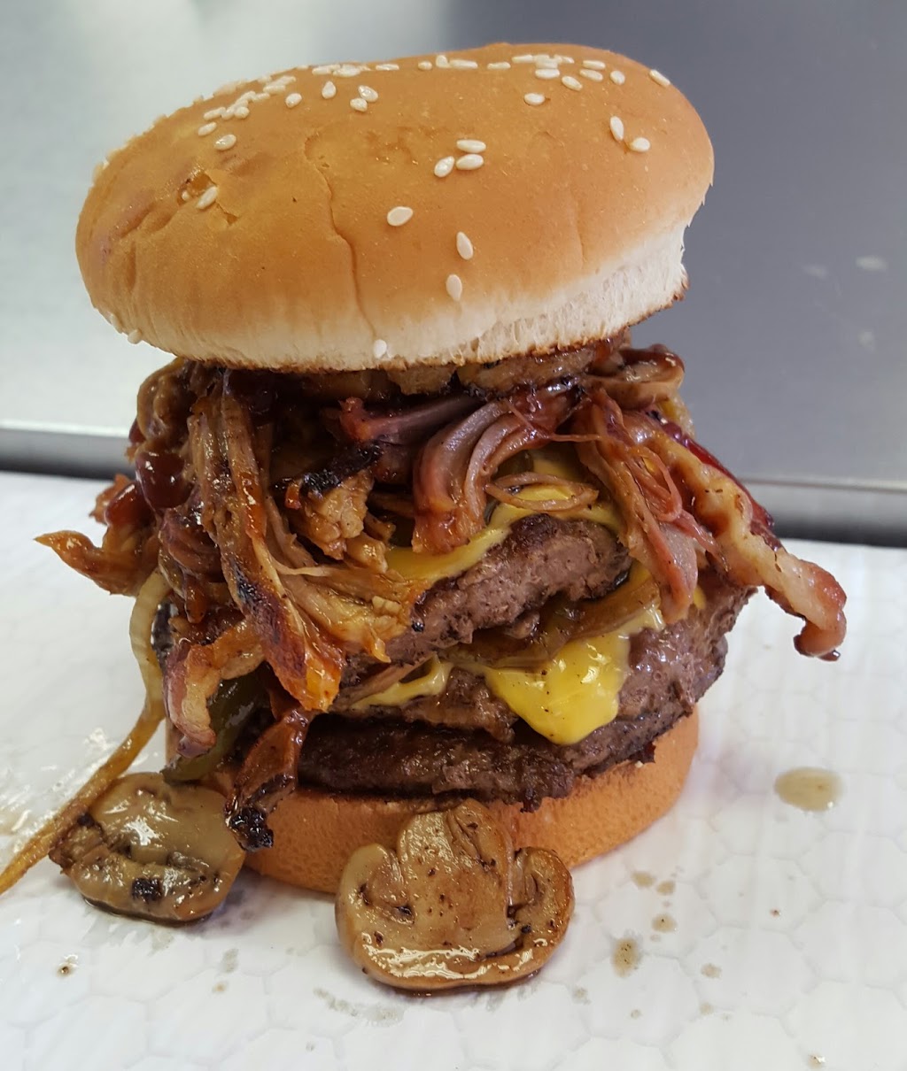 Beach Breaks Burgers & Shakes | restaurant | 2720 N Mall Dr ste 160, Virginia Beach, VA 23452, USA | 7574635975 OR +1 757-463-5975