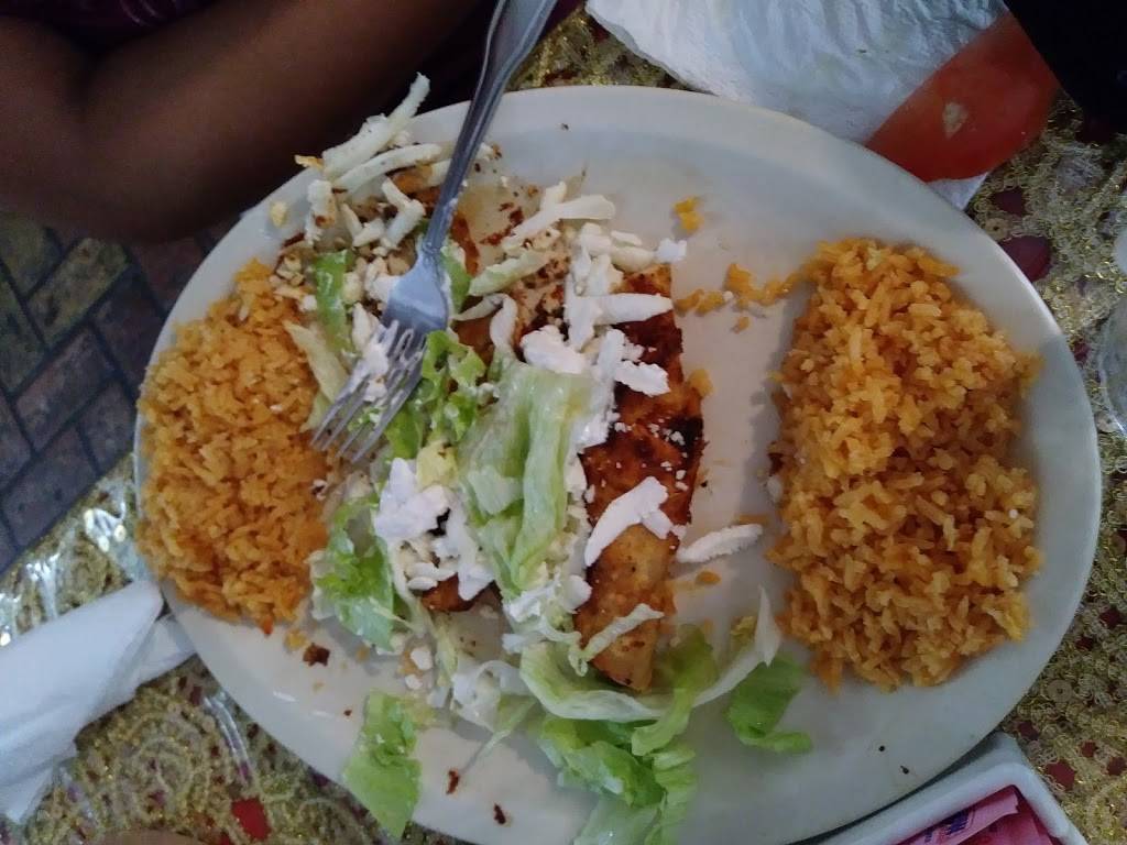 El Castillo Mexican & Seafood Restaurant | restaurant | 425 S St Marys St, San Antonio, TX 78205, USA | 2105379776 OR +1 210-537-9776