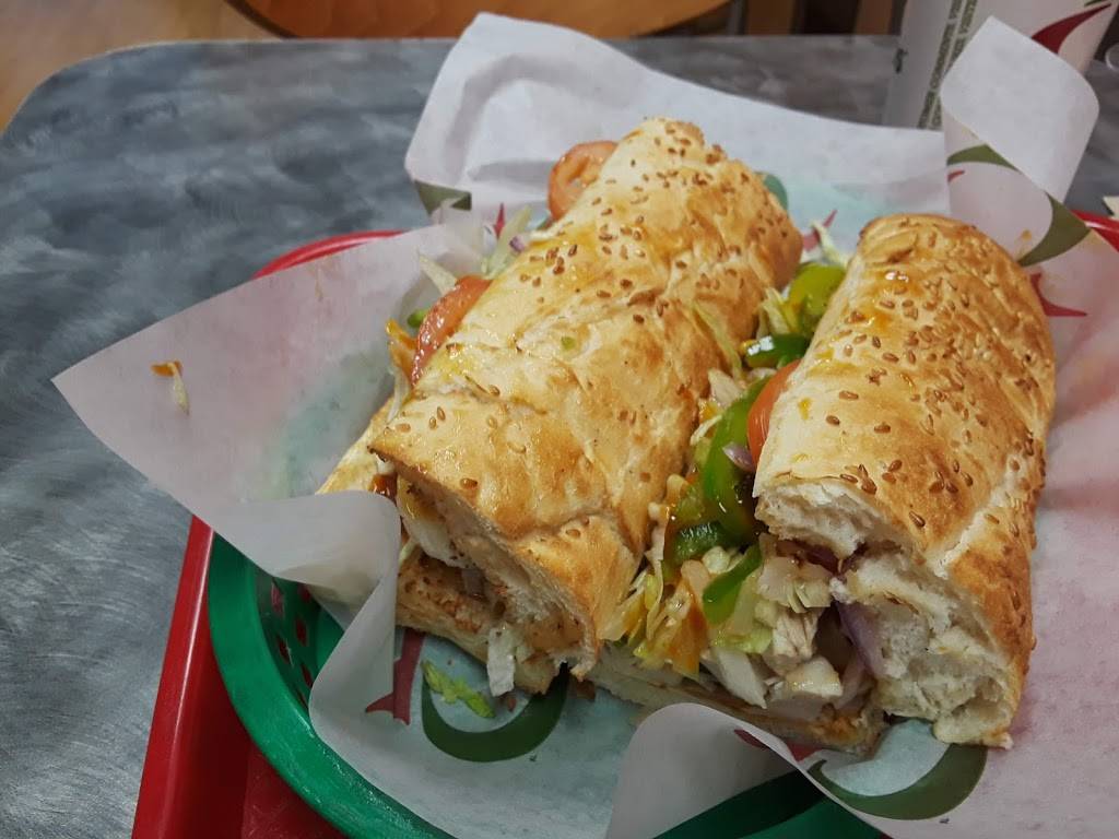 Quiznos | restaurant | 960 Southdown Rd Unit C11, Mississauga, ON L5J 2Y4, Canada | 9058550782 OR +1 905-855-0782