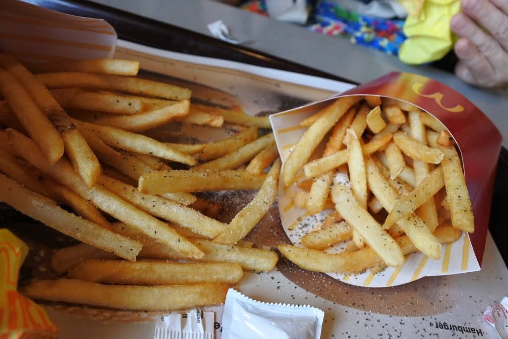 McDonalds | cafe | 3355 W 80th St, Hialeah, FL 33016, USA | 3058270049 OR +1 305-827-0049