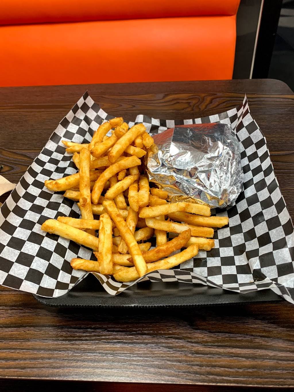 Sizzle n Grill | restaurant | 200 Kennevale Dr, Nepean, ON K2J 0C3, Canada | 6138257599 OR +1 613-825-7599