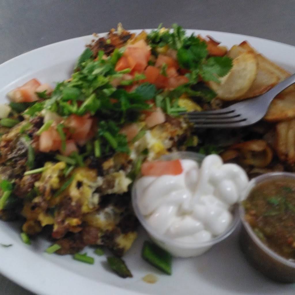 Marthas Kitchen | restaurant | 507 East 4th St, Los Angeles, CA 90013, USA | 2136258341 OR +1 213-625-8341