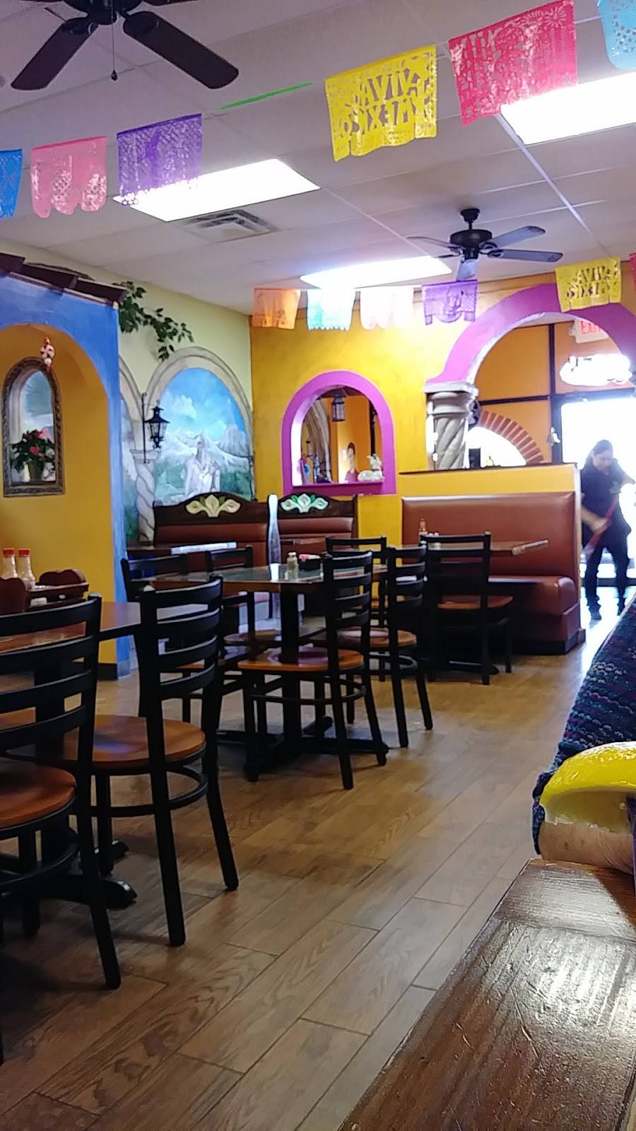 El Farolito | restaurant | 415 W Centerton Blvd, Centerton, AR 72719, USA | 4797951444 OR +1 479-795-1444
