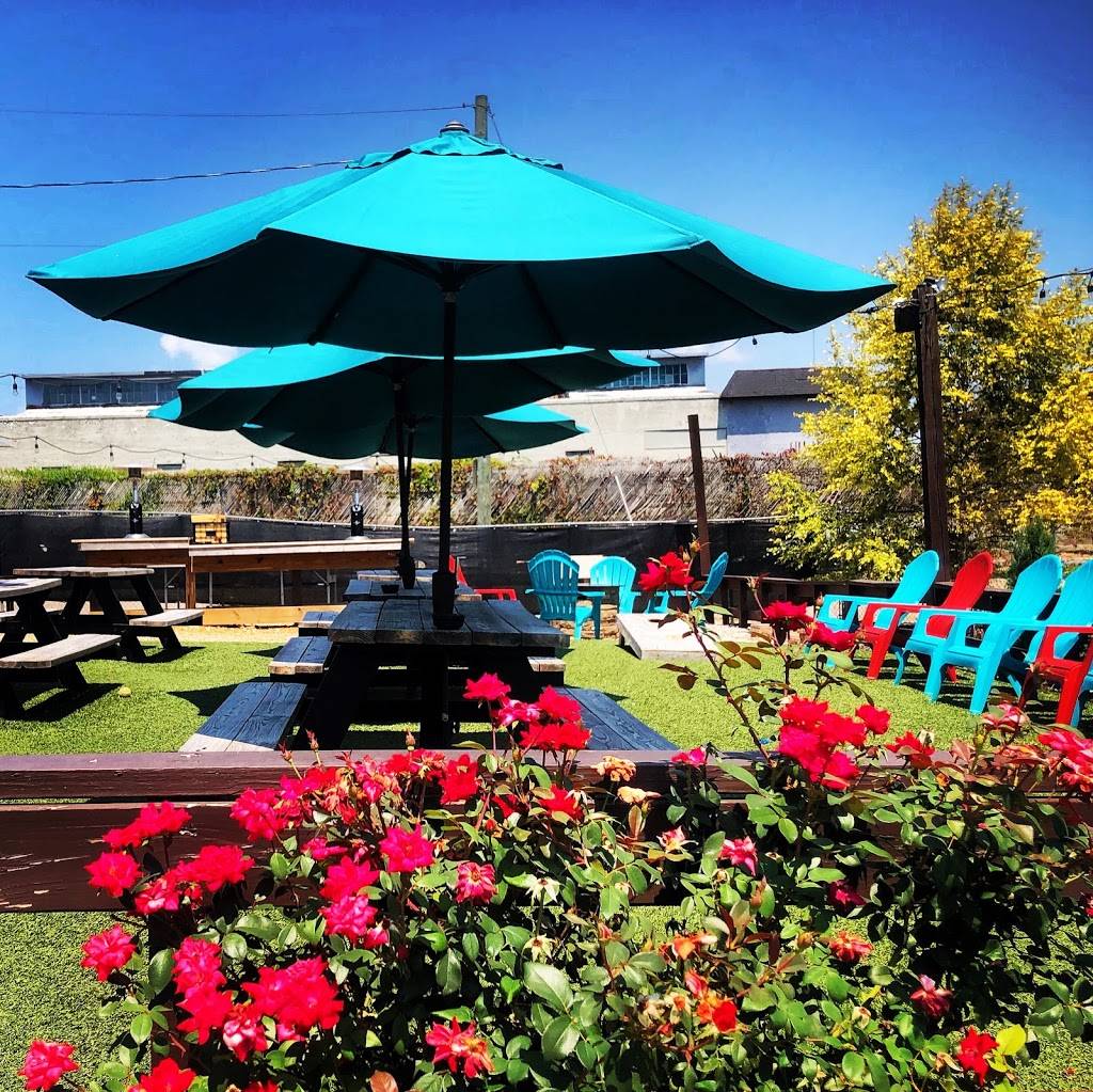 Hops and Hollers | restaurant | 937 N Central St, Knoxville, TN 37917, USA | 8653125733 OR +1 865-312-5733