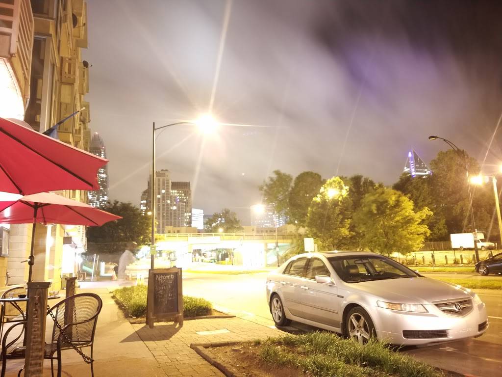 Pub At Gateway | restaurant | 710 W Trade St, Charlotte, NC 28202, USA | 7043339818 OR +1 704-333-9818