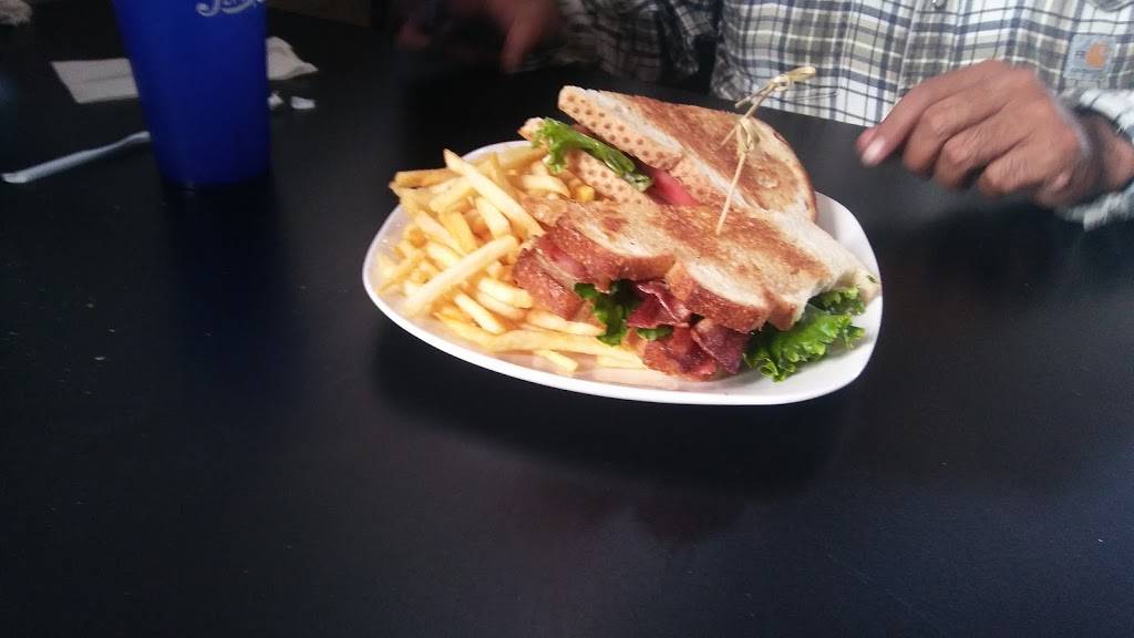 The Bank Sports Lounge | restaurant | 431 North St, Taft, CA 93268, USA | 6617454963 OR +1 661-745-4963