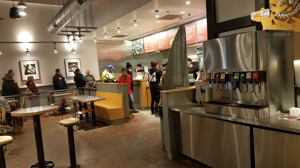 Chipotle Mexican Grill | restaurant | 13315 60th St N, Oak Park Heights, MN 55082, USA | 6514393390 OR +1 651-439-3390