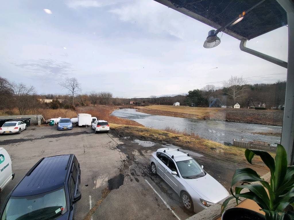 Creekside Bar & Bistro | restaurant | 1128 NY-32, Rosendale, NY 12472, USA | 8456582000 OR +1 845-658-2000