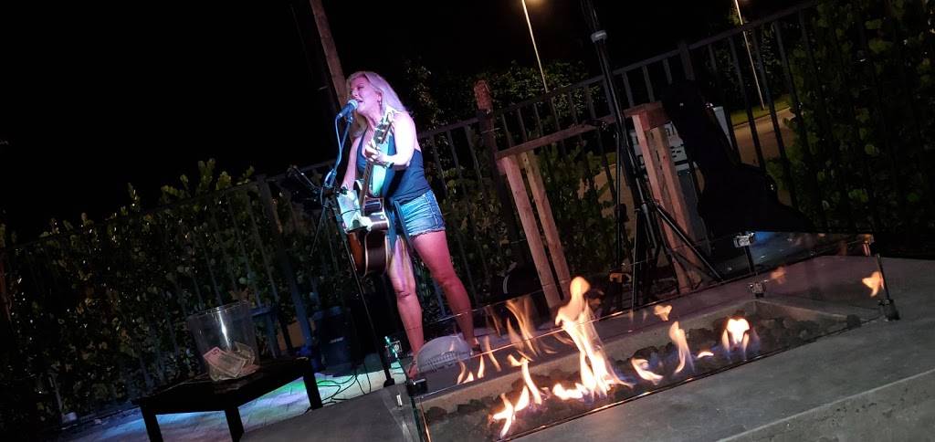 Off The Rock Tavern | restaurant | 7723 Collier Blvd Unit 306, Naples, FL 34114, USA | 2397747704 OR +1 239-774-7704