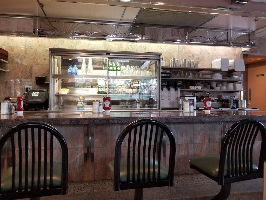 Shoreline Diner & Vegetarian Enclave | restaurant | 345 Boston Post Rd, Guilford, CT 06437, USA | 2034587380 OR +1 203-458-7380