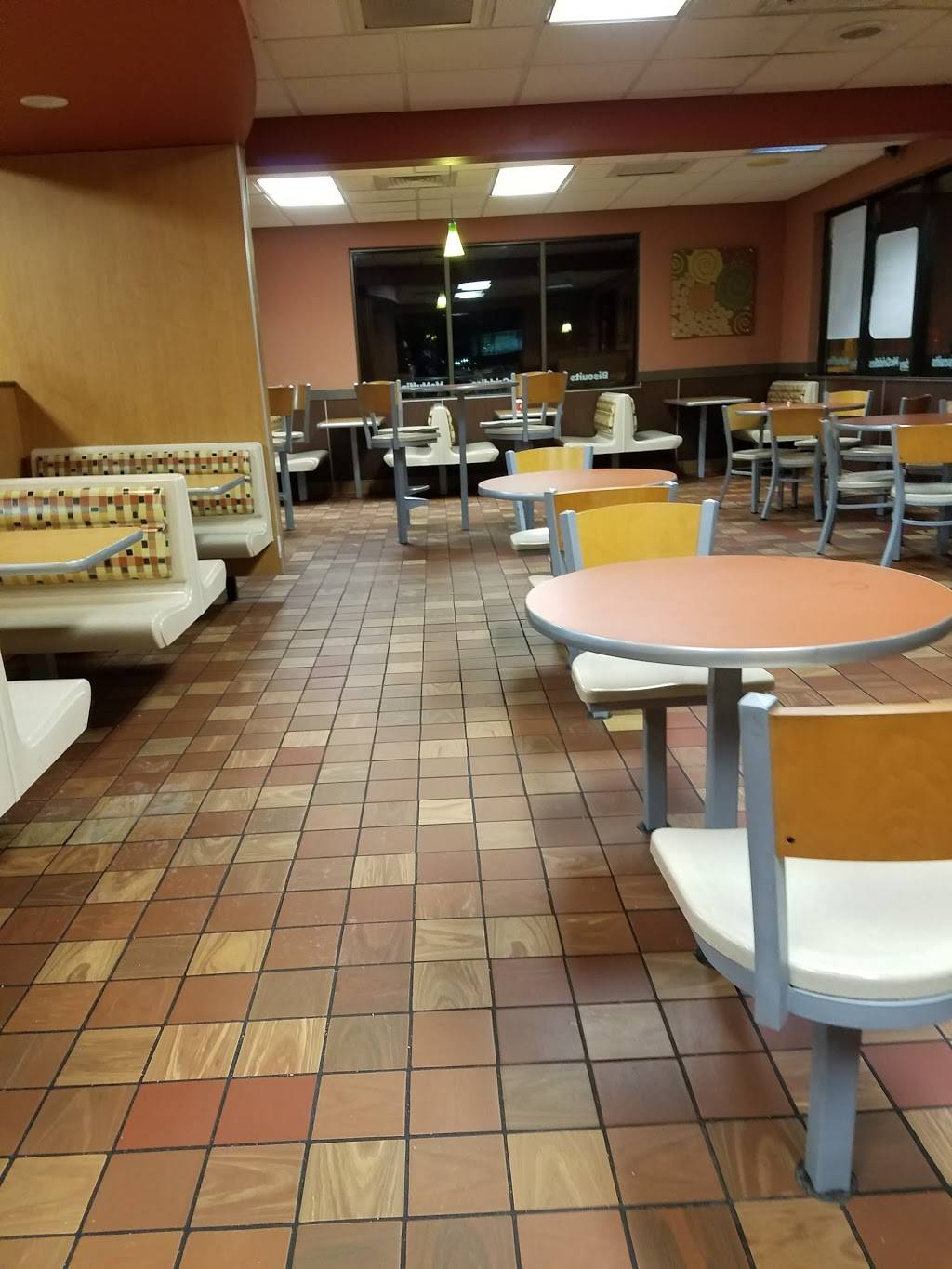McDonalds | cafe | 3000 SE 14th St, Des Moines, IA 50320, USA | 5152431137 OR +1 515-243-1137