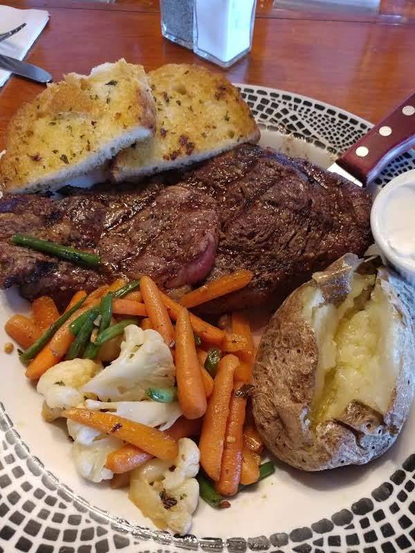 Finleys Bar & Grill | restaurant | 10477 S Airport Way, Manteca, CA 95336, USA | 2099839493 OR +1 209-983-9493