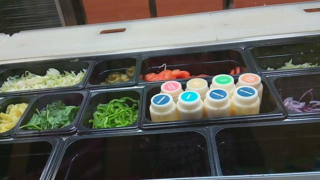 Subway Restaurants | restaurant | 239 NE 167th St, North Miami Beach, FL 33162, USA | 3056532626 OR +1 305-653-2626