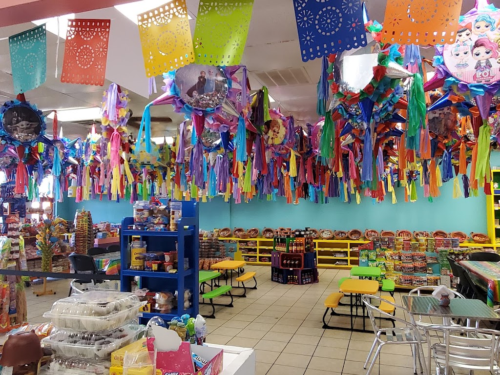 La Fiesta Snack Bar and Dulcería | meal takeaway | 410 1st St SW, Alabaster, AL 35007, USA | 2056243191 OR +1 205-624-3191