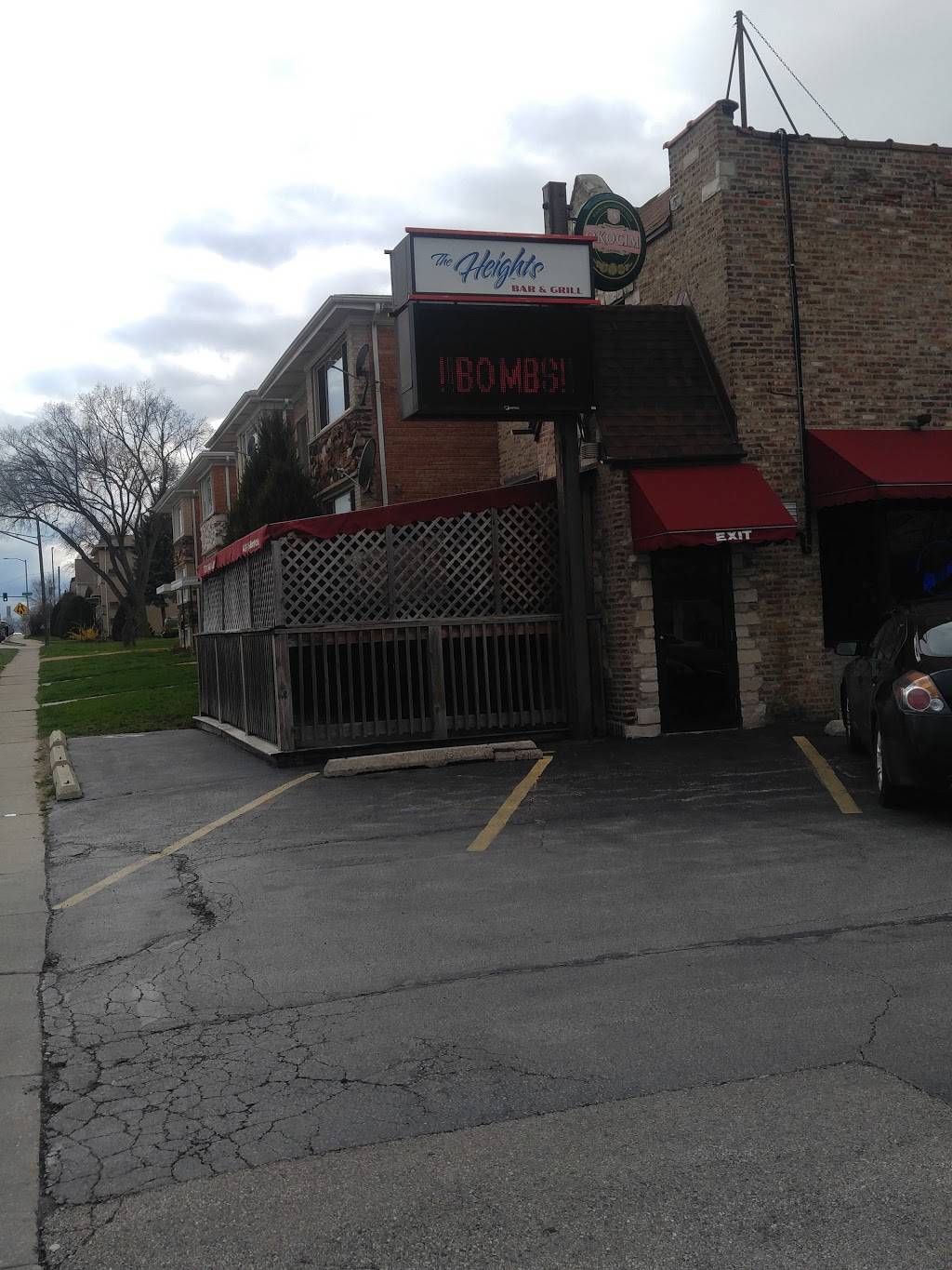 The Heights Bar & Grill | restaurant | 6436 W Montrose Ave, Harwood Heights, IL 60706, USA | 7088677781 OR +1 708-867-7781