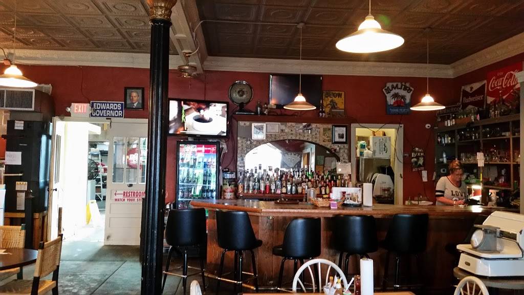 Kajun King Restaurant | restaurant | 108 S Main St, St Martinville, LA 70582, USA | 3373422160 OR +1 337-342-2160