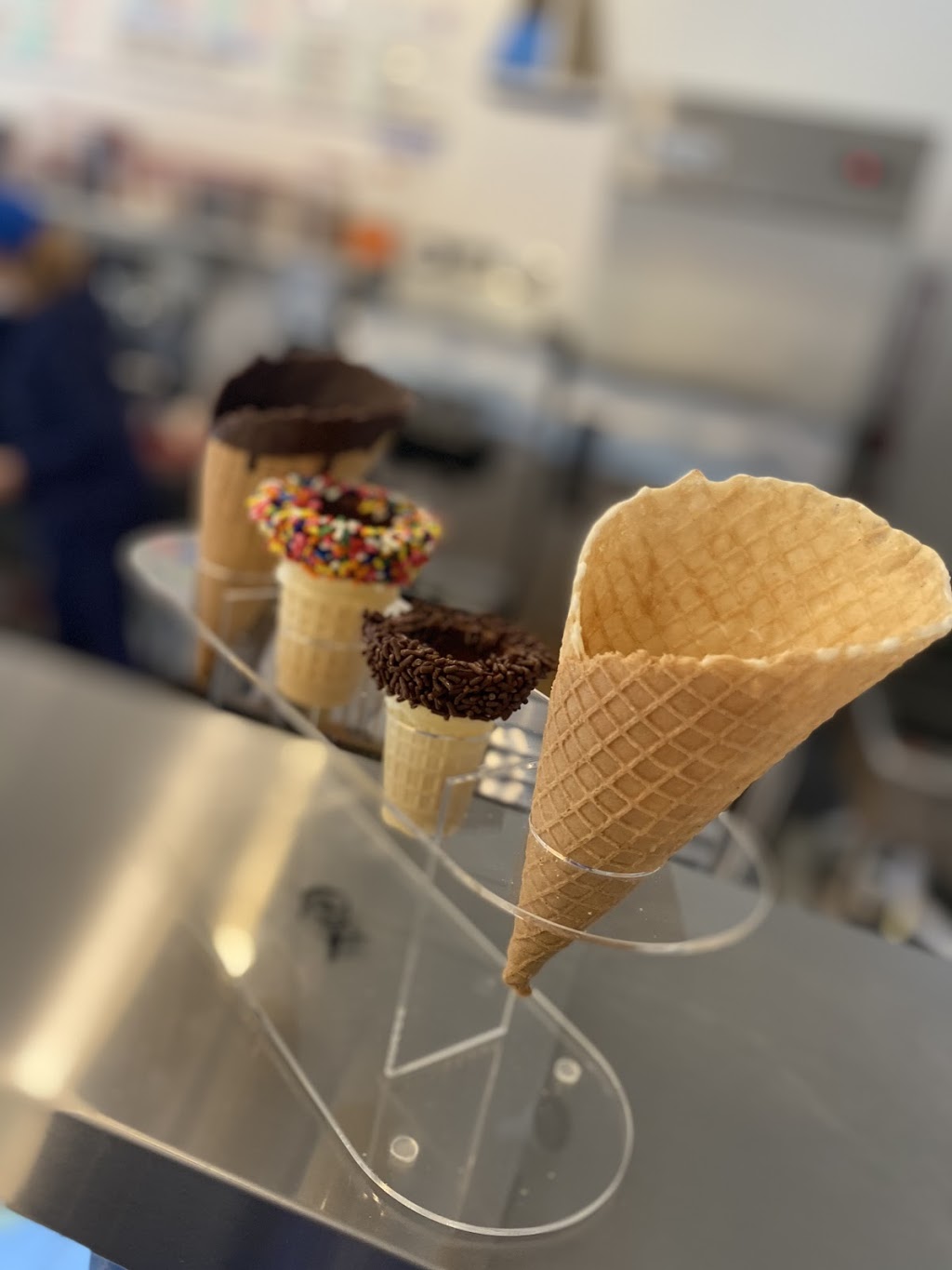 Harbor Ice Cream Soup & Sandwiches | restaurant | 117 W Main St, Harbor Springs, MI 49740, USA | 2312424139 OR +1 231-242-4139