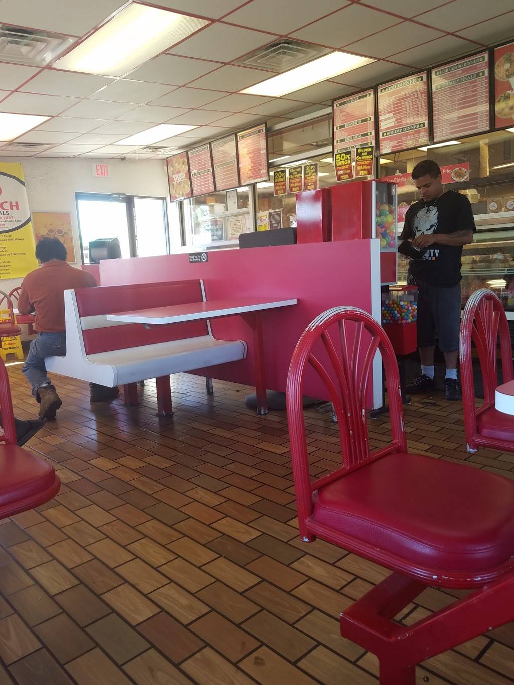 J J Fish & Chicken | restaurant | 9008 W Brown Deer Rd, Milwaukee, WI 53224, USA | 4143551000 OR +1 414-355-1000