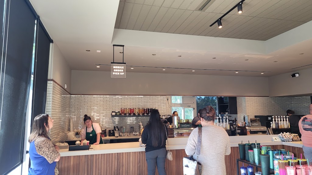 Starbucks | cafe | 2105 7th St S, Clanton, AL 35045, USA | 2059902929 OR +1 205-990-2929