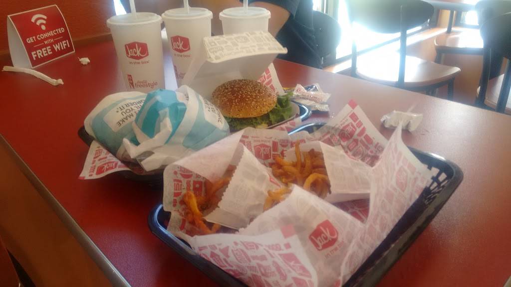 Jack in the Box | restaurant | 11615 N, I-35, San Antonio, TX 78233, USA | 2109679255 OR +1 210-967-9255