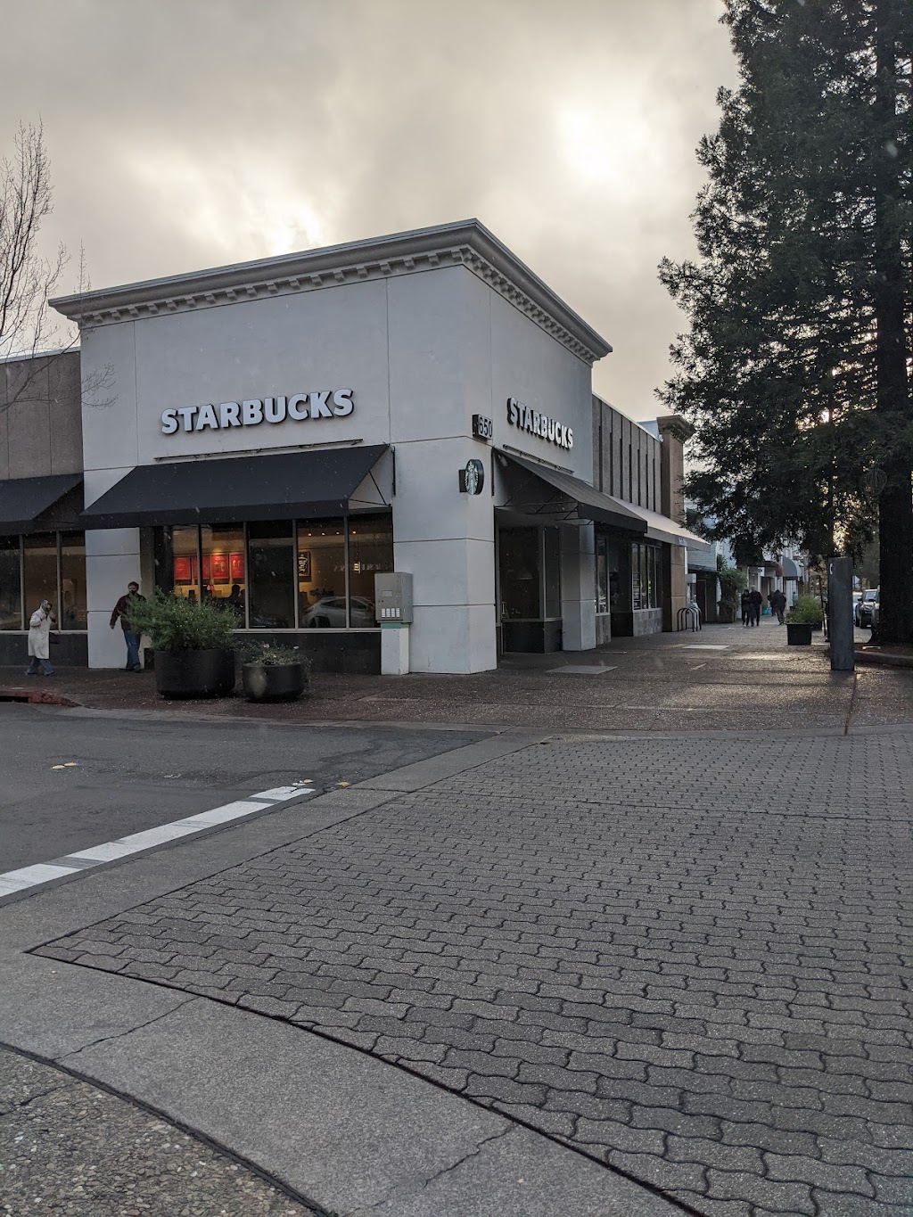 Starbucks | cafe | 650 4th St, Santa Rosa, CA 95404, USA | 7074661796 OR +1 707-466-1796