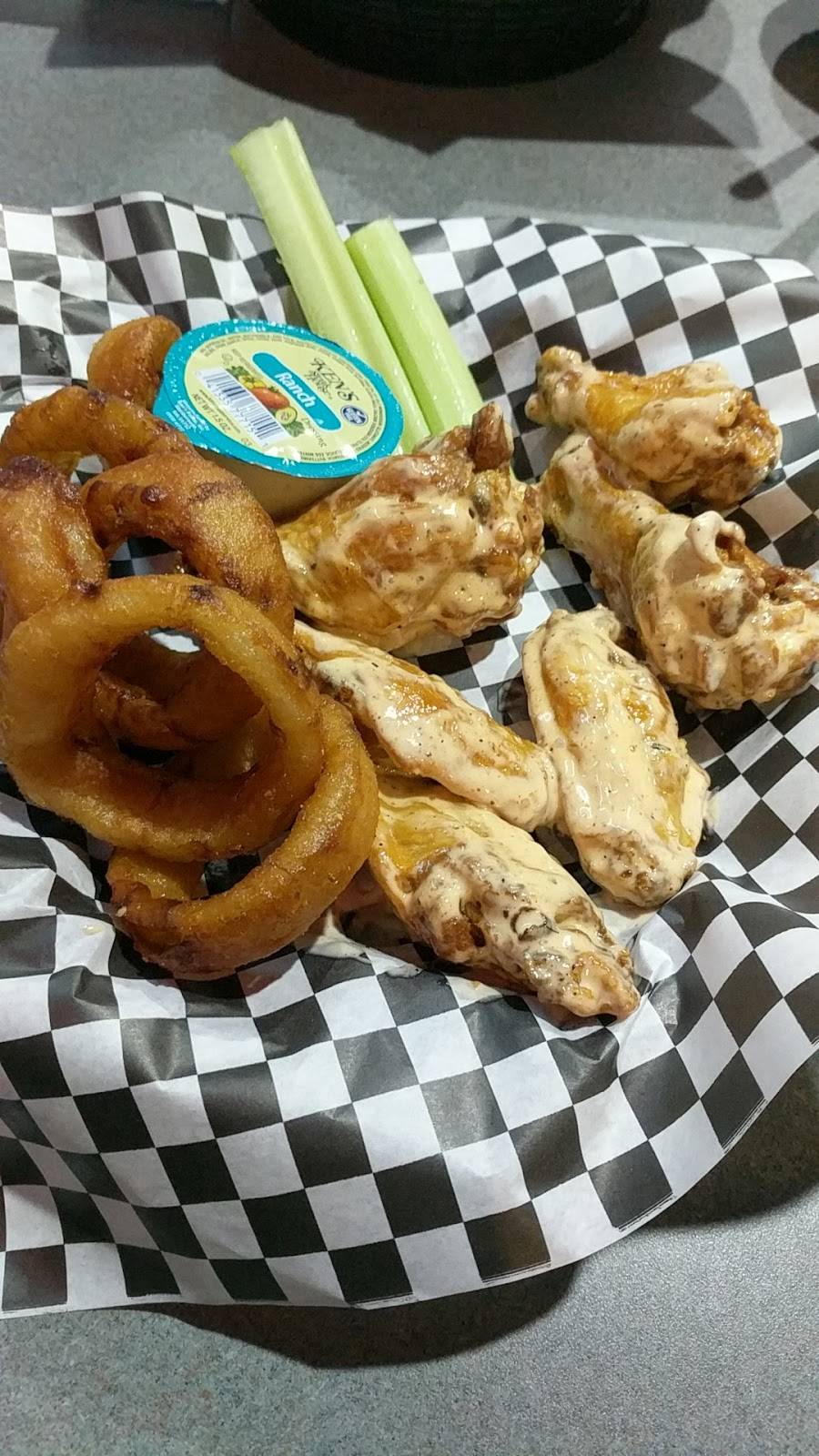 DEES MUSIC BAR & GRILL | restaurant | 2141 Loch Rane Blvd #140, Orange Park, FL 32073, USA | 9043752240 OR +1 904-375-2240