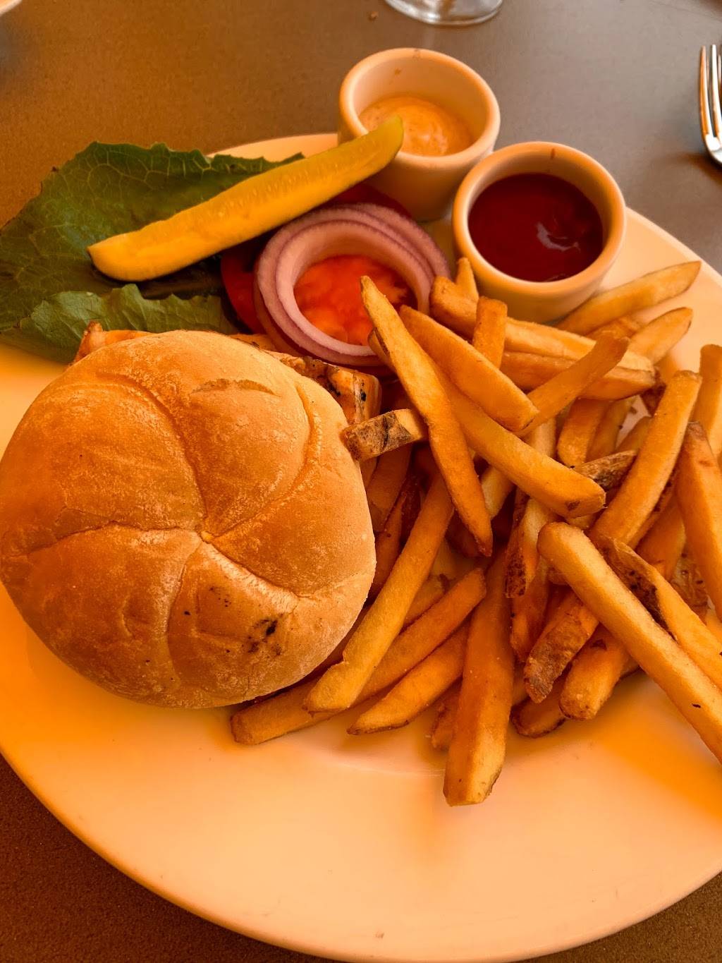 North Harbor Club | restaurant | 100 N Harbor Pl, Davidson, NC 28036, USA | 7048965559 OR +1 704-896-5559