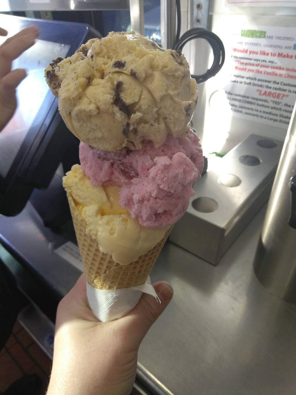 Braums Ice Cream & Burger Restaurant | restaurant | 444 E Pawnee St, Wichita, KS 67211, USA | 3162673711 OR +1 316-267-3711