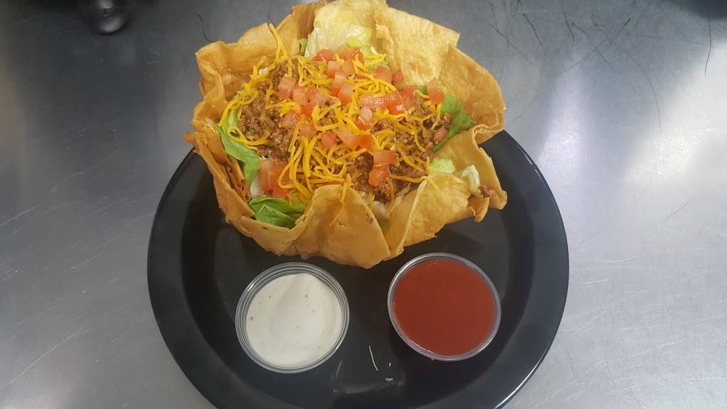 Rochs Place | restaurant | 101 N Main St, St Joseph, IL 61873, USA | 2174692660 OR +1 217-469-2660