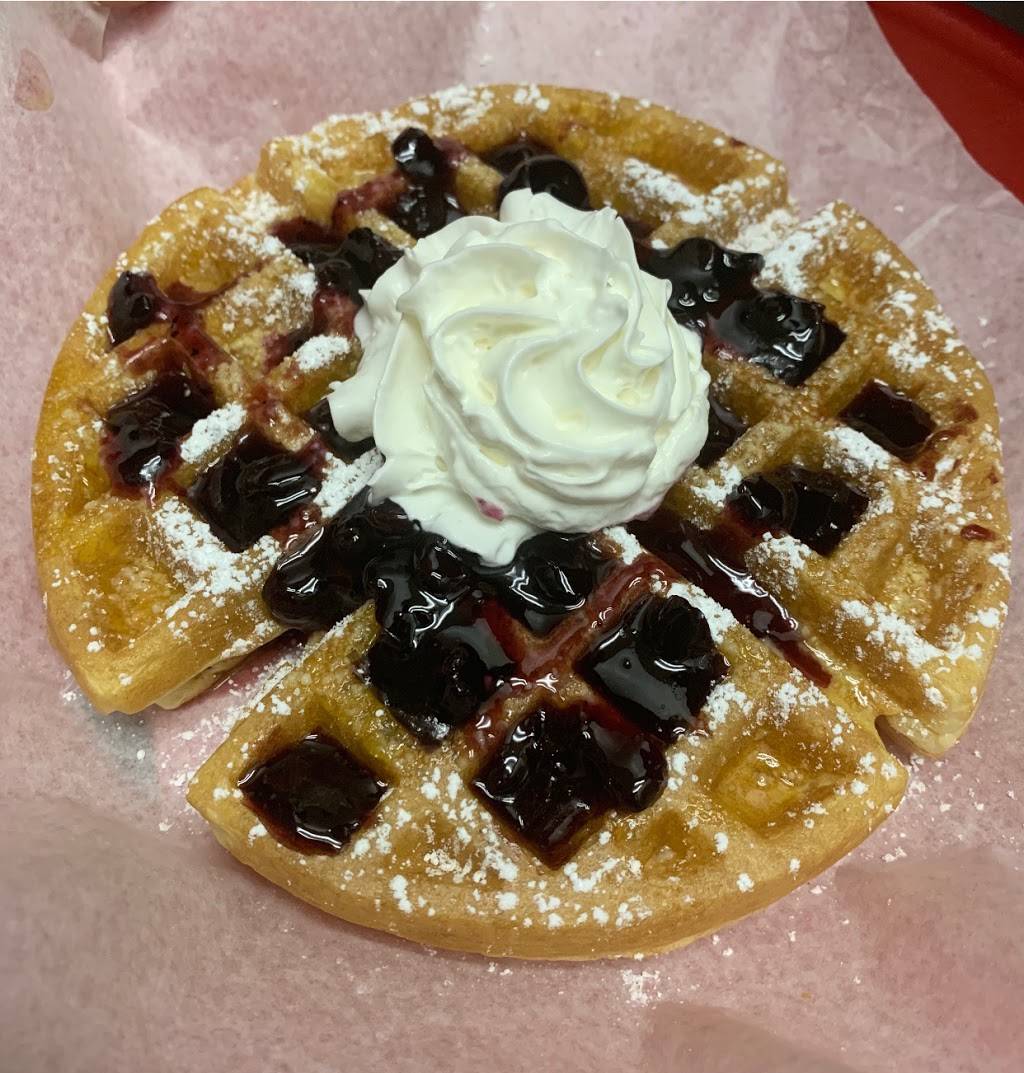 Dogs & Cream | restaurant | 2721 Douglas Ave, Racine, WI 53402, USA | 2626391364 OR +1 262-639-1364