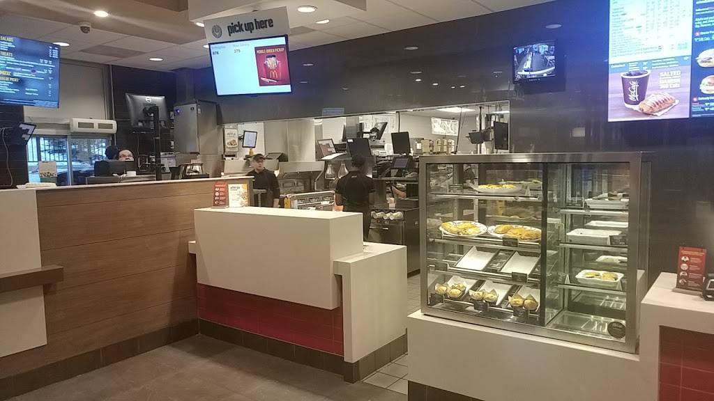 McDonalds | cafe | 229 Earl Stewart Dr, Aurora, ON L4G 6V5, Canada | 9058414363 OR +1 905-841-4363