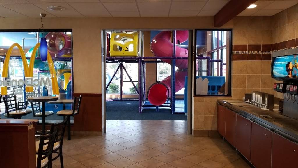 McDonalds | cafe | 108 W Main St, Clinton, CT 06413, USA | 8606691005 OR +1 860-669-1005