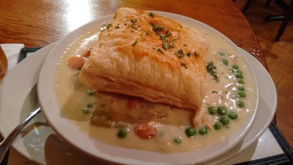 The Red Lion Lincoln Square | restaurant | 4749 N Rockwell St, Chicago, IL 60625, USA | 7736541341 OR +1 773-654-1341