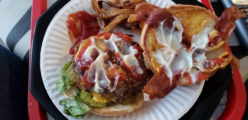 Classics Malt Shop | restaurant | 3625 Midway Dr Ste B, San Diego, CA 92110, USA | 6192261600 OR +1 619-226-1600