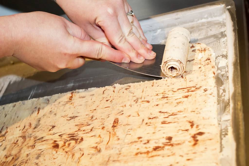 Lucky Bernies Fox Lake | restaurant | 1 Nippersink Blvd, Fox Lake, IL 60020, USA | 8476295600 OR +1 847-629-5600