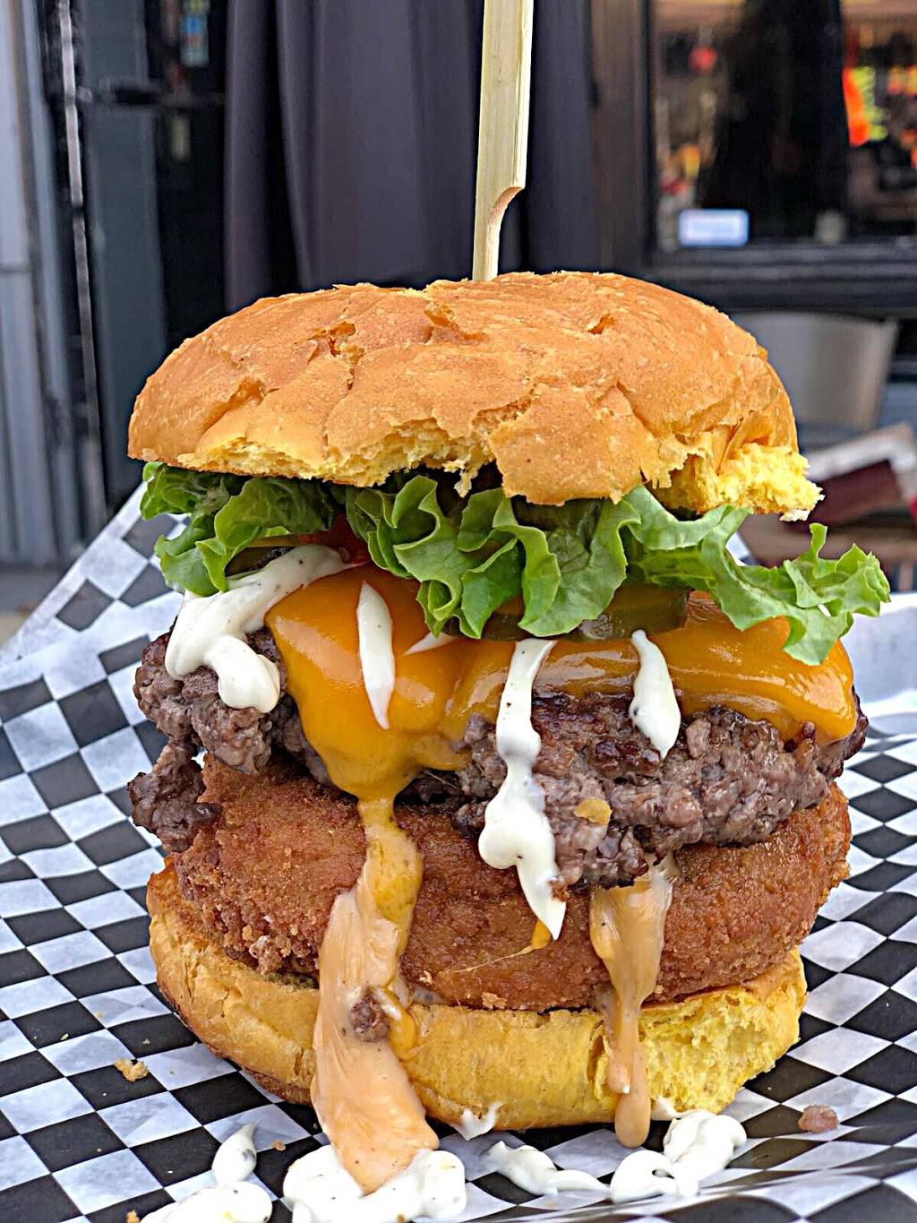 Top Gun Burger | restaurant | 16 Jutland Rd, Etobicoke, ON M8Z 2G9, Canada | 4162512777 OR +1 416-251-2777